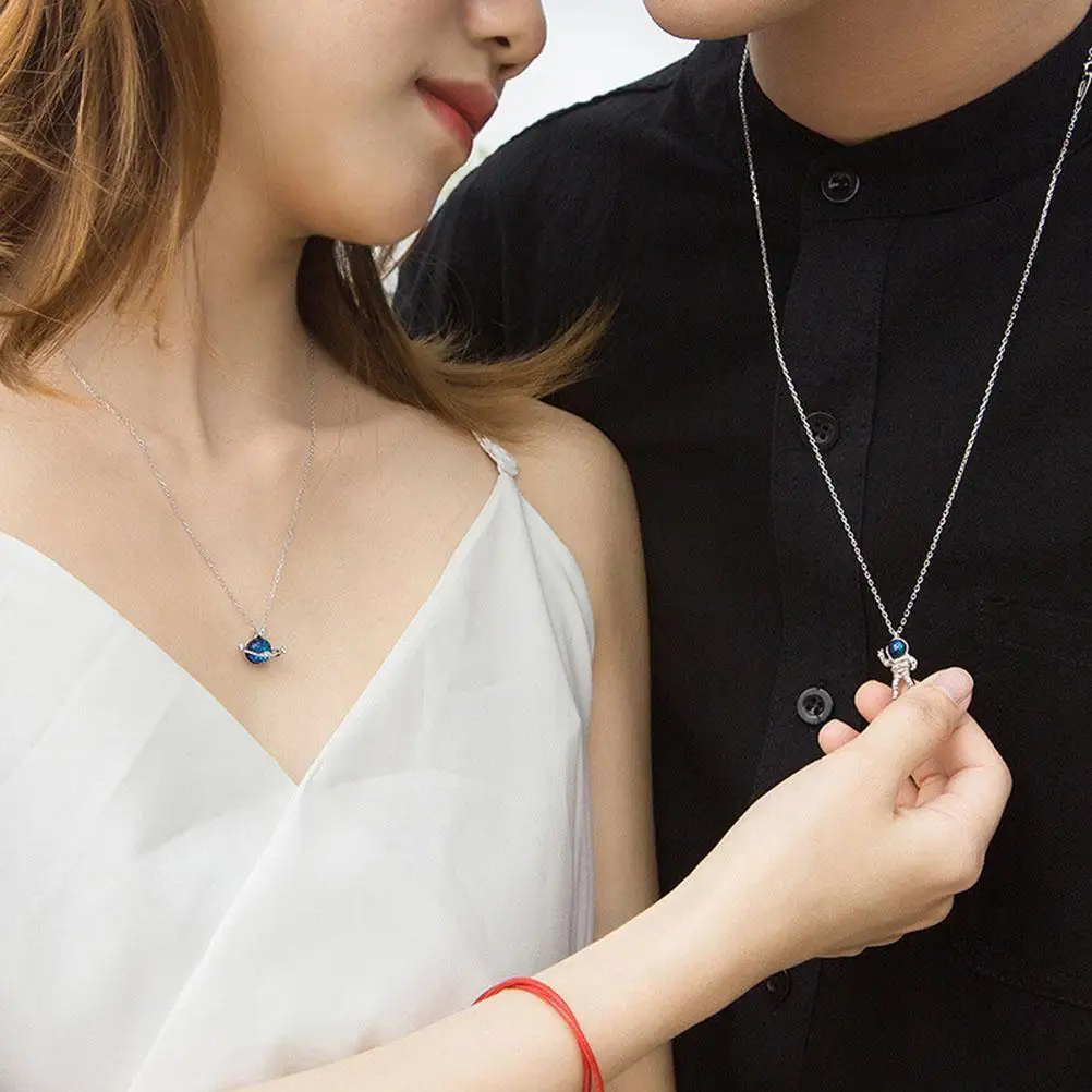 

2pcs/set Crystal Planet and Astronaut Couple Necklaces Long Chain Pendant Necklaces Valentine's Day Gift for Men and Women