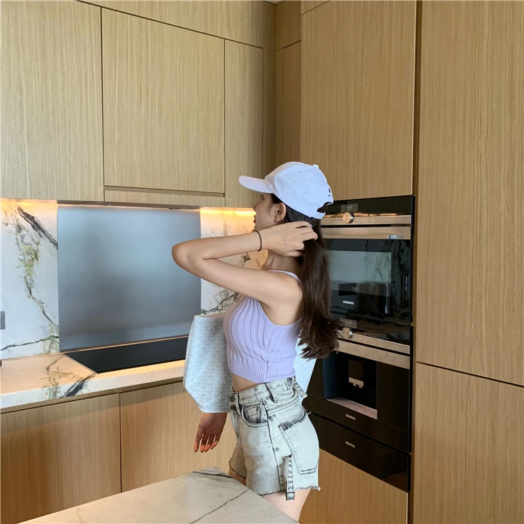 Топ женский трикотажный на бретелях-спагетти облегающий однотонный