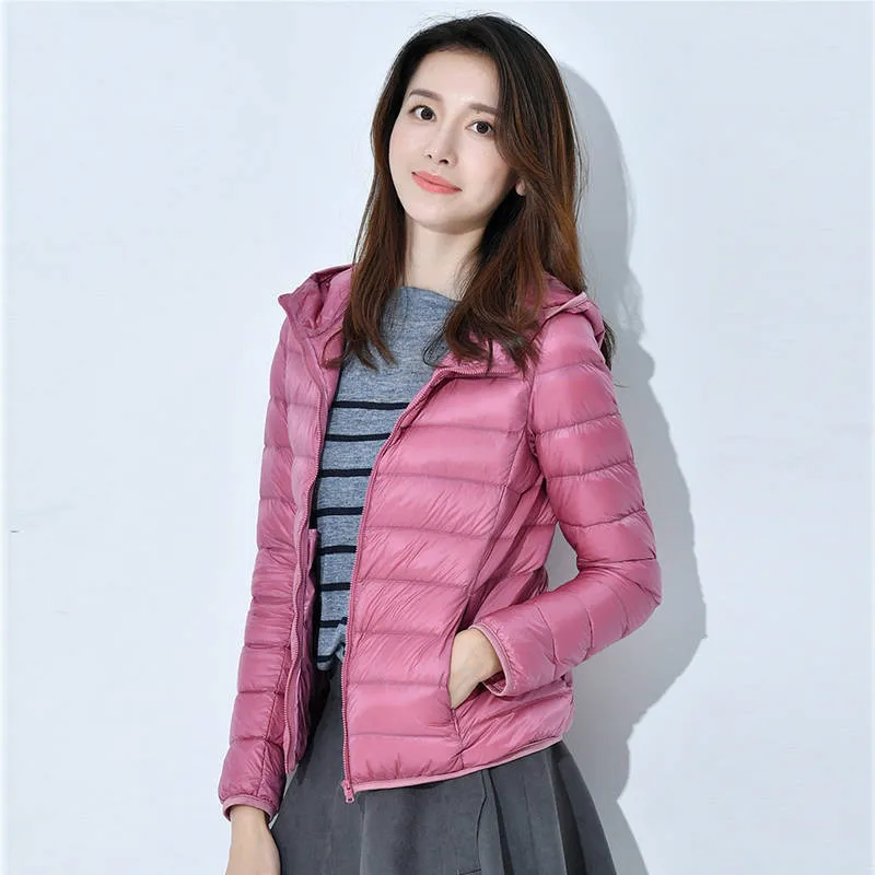 Зимний ультра светильник на белом утином пуху с капюшоном куртки женские