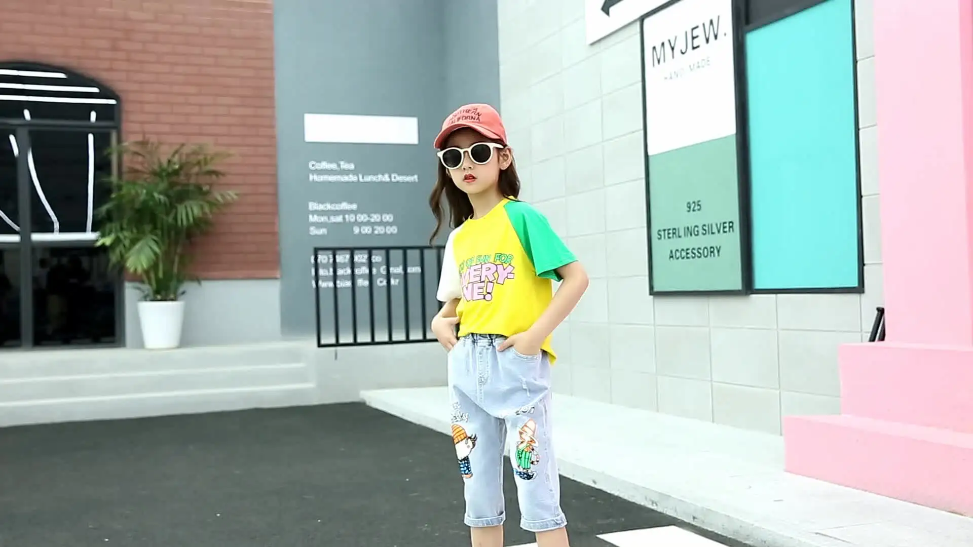 Джинсовые шорты и футболка для девочек комплект из двух предметов | Детская