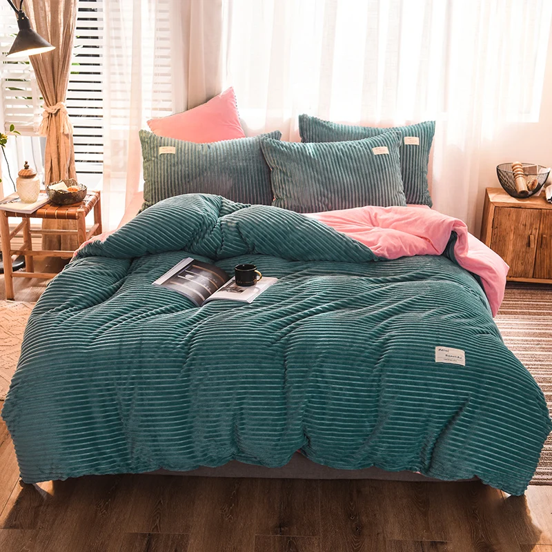 Зимний комплект постельного белья Теплый Бархатный с пододеяльником полосатый