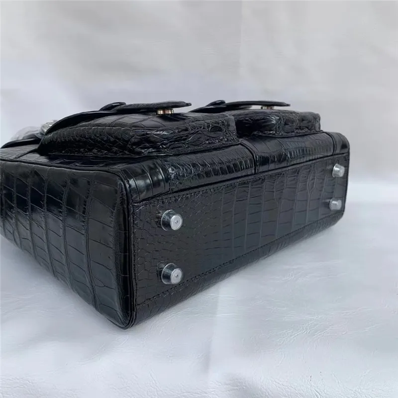 Рисунок 5 - Мужская сумка из натуральной крокодиловой кожи