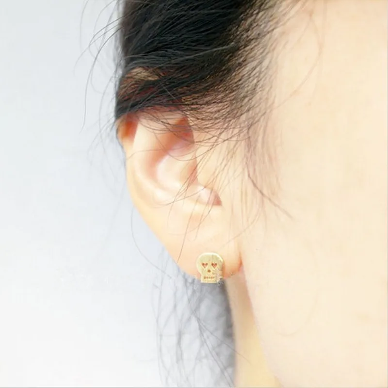 Модные серьги-гвоздики с мультяшным черепом призраками любовными оптовая