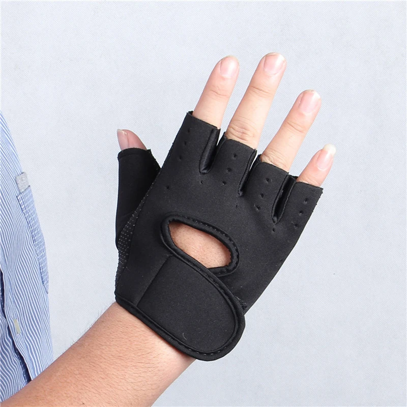 

A pair of men's and women's fitness gloves non-slip palm half-finger gloves outdoor cycling mountaineering sports gloves S6W0186