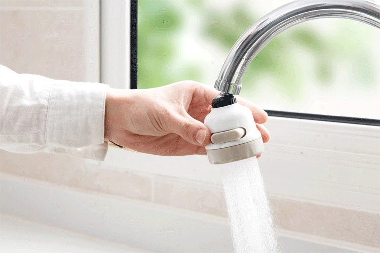 Универсальная подвижная кухонная насадка на кран с поворотом 360 градусов