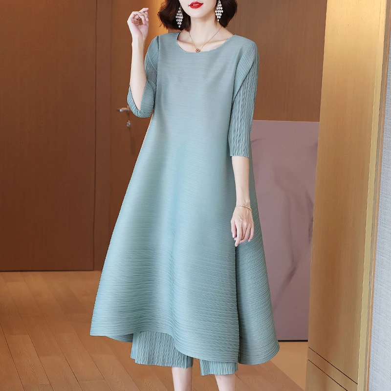 

Pant Suits For Women Autumn Solid Color Stretchable Miyake Pleated Clothes Round Neck Long Top + Mid-Calf Length Trousers Female