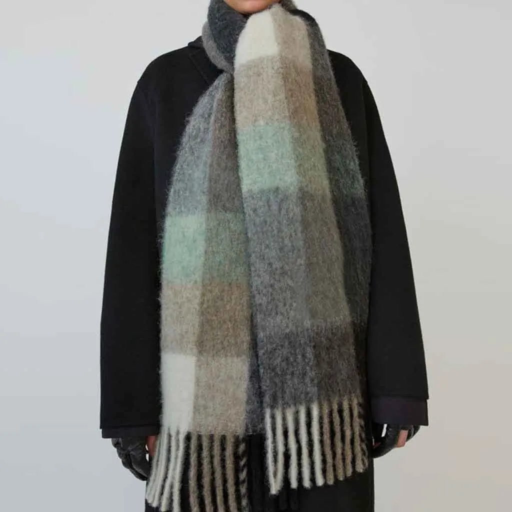 Зимний женский шарф в клетку теплая шаль с кисточками унисекс зимний модный