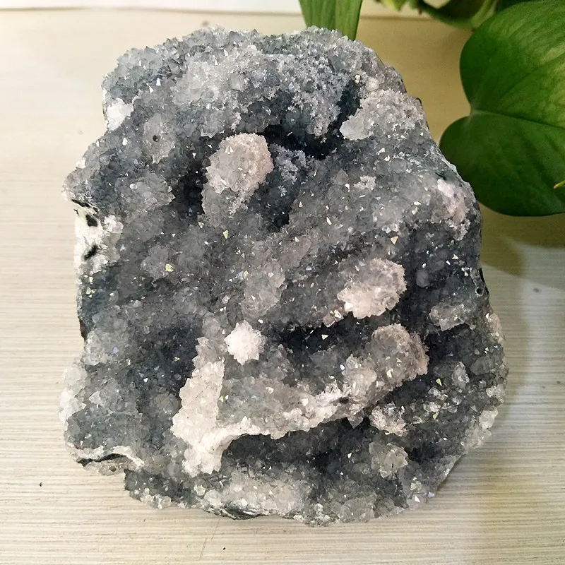 

Natural crystal fish-eye mineral specimens are arranged specimen home decorative stone collection and appreciation