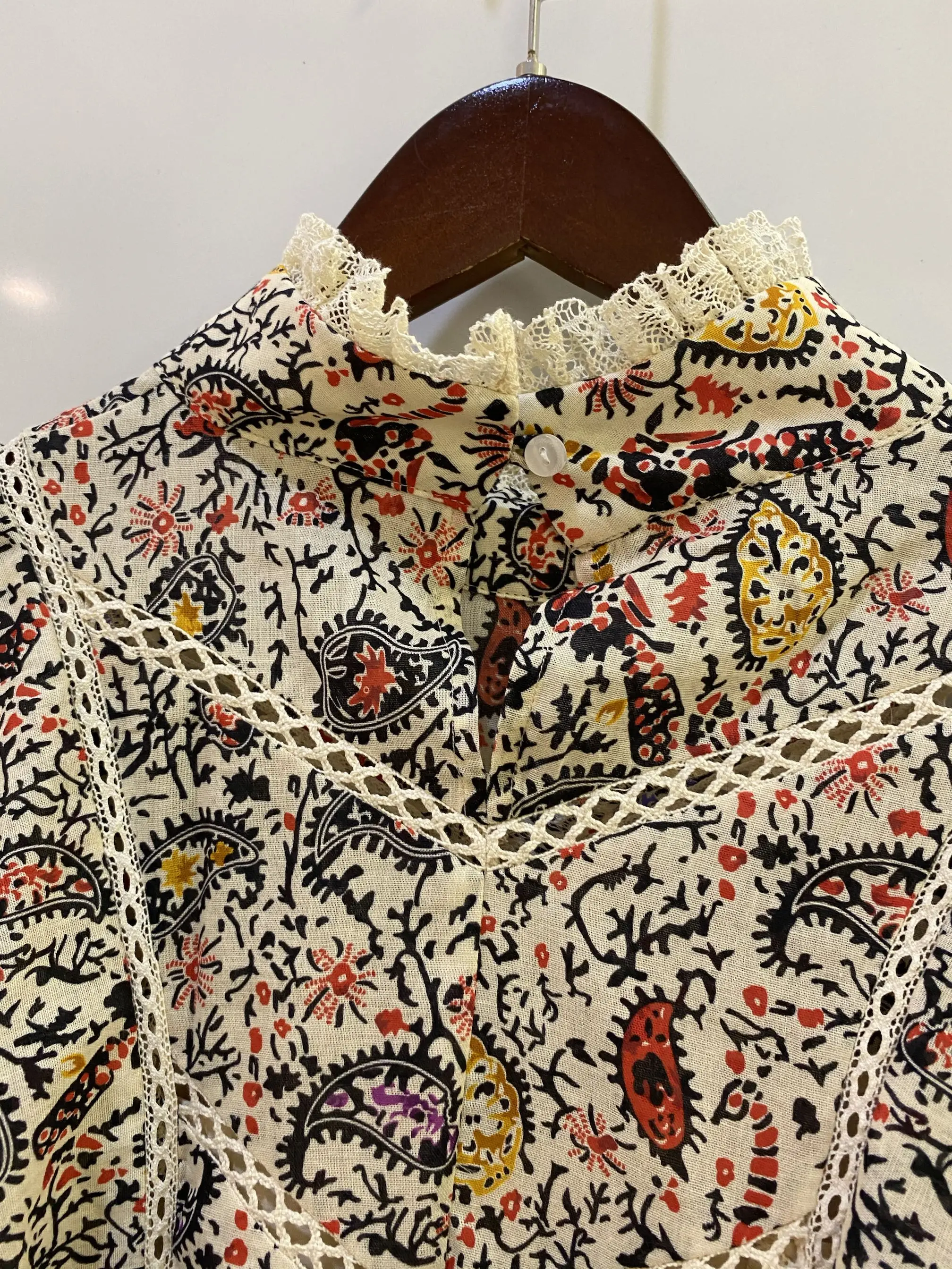 

Cashew Print Women's Retro Blouse Long-Sleeved Ruffles Lace Stitching Trim Top Hollow Out Shirt and Blouses Clothes 2020 New