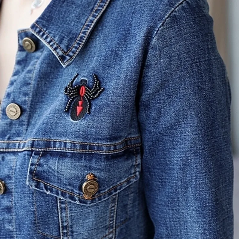 Весенняя Новинка женские короткие джинсовые пальто с вышивкой приталенная