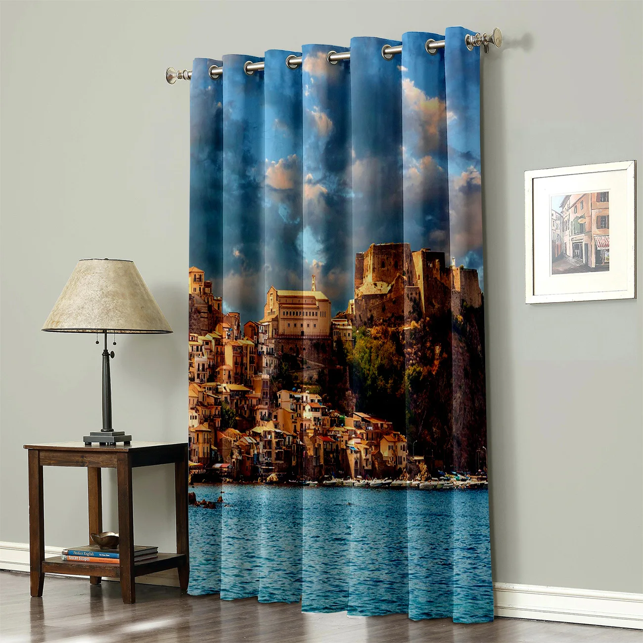 Замок Scilla Calabria на скале во время заката в Италии Детские комплекты оборудования