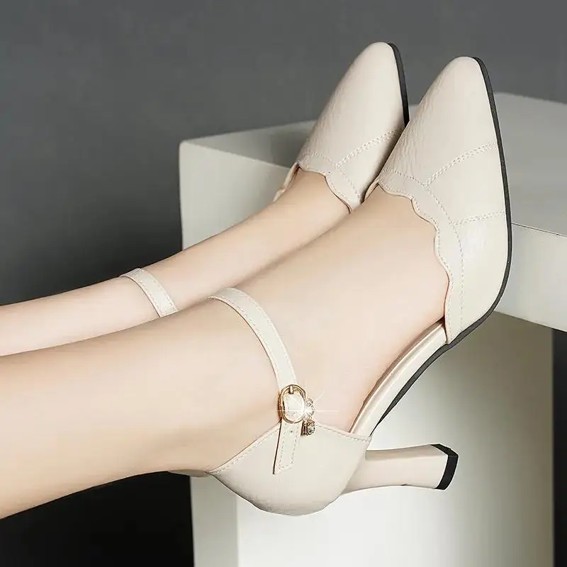 Туфли-лодочки женские из ПУ кожи ажурные на квадратном каблуке с пряжкой бежевые