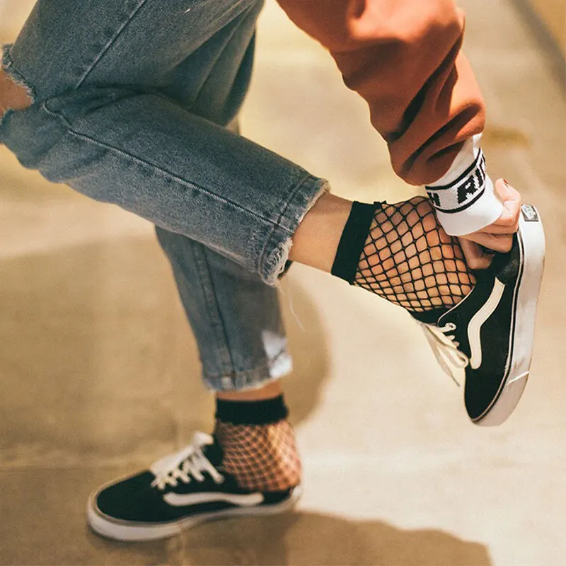 

5 Pairs Spring and Summer New Fishnet Women's Socks Mesh Hollow Fishnet Personality Medium Tube Fishnet Socks Socks Wholesale