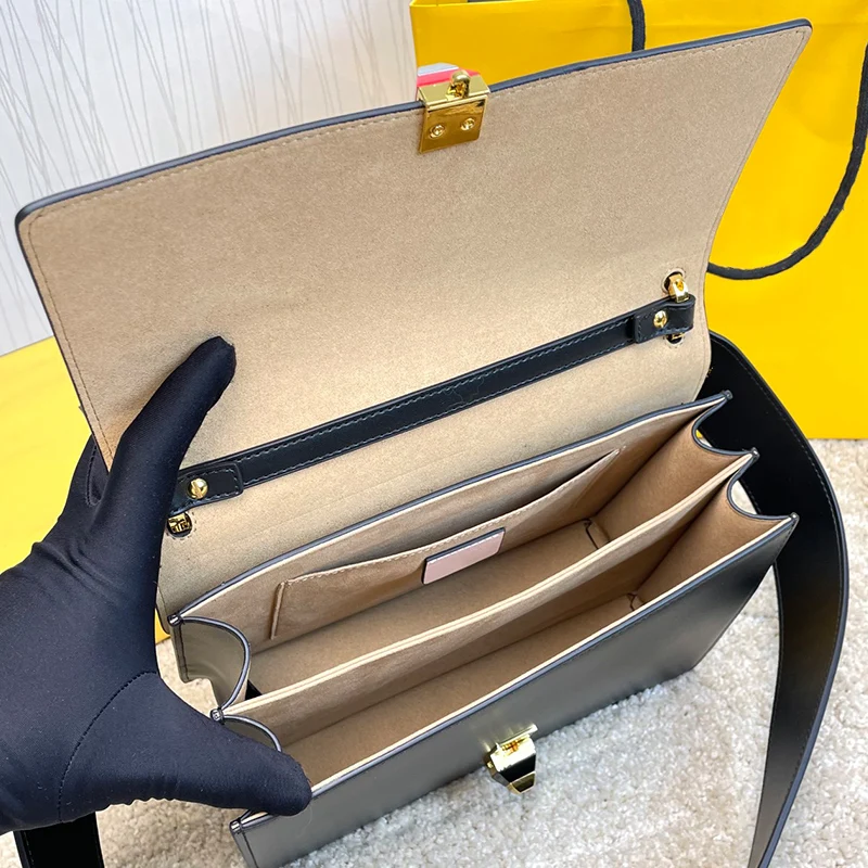 

Retro contrast color embossed letters rivets high-capacity leather handbags ladies new fashion diagonal shoulder bags