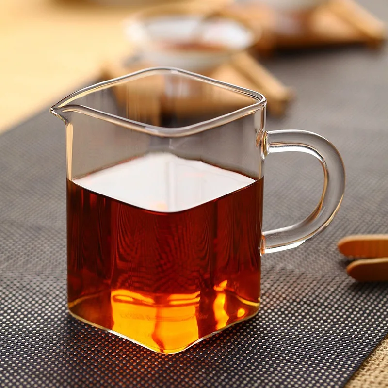 Офисная квадратная выдувная вручную термостойкая стеклянная кружка для ярмарки