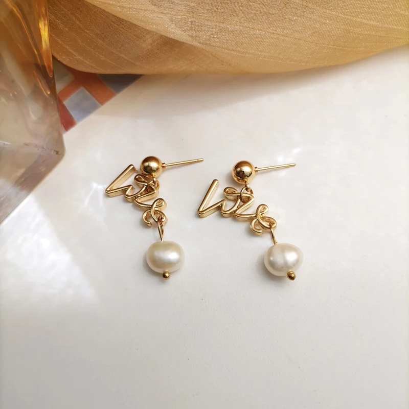 

Mihan Women Jewelry Pearl Earrings 2021 New Design Golden Plating Geometric Metal Earrings For Girl Fine Accessories