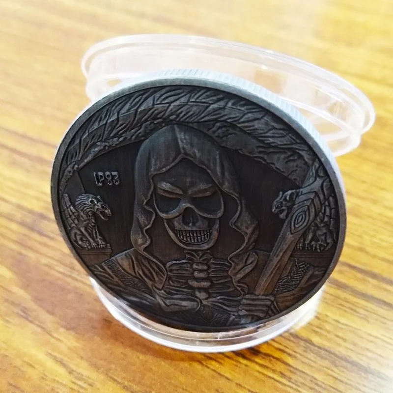 

European and American Halloween Skull Dark Knight Modeled After An Antique Silver Commemorative Coin Embossed Collectible Coin