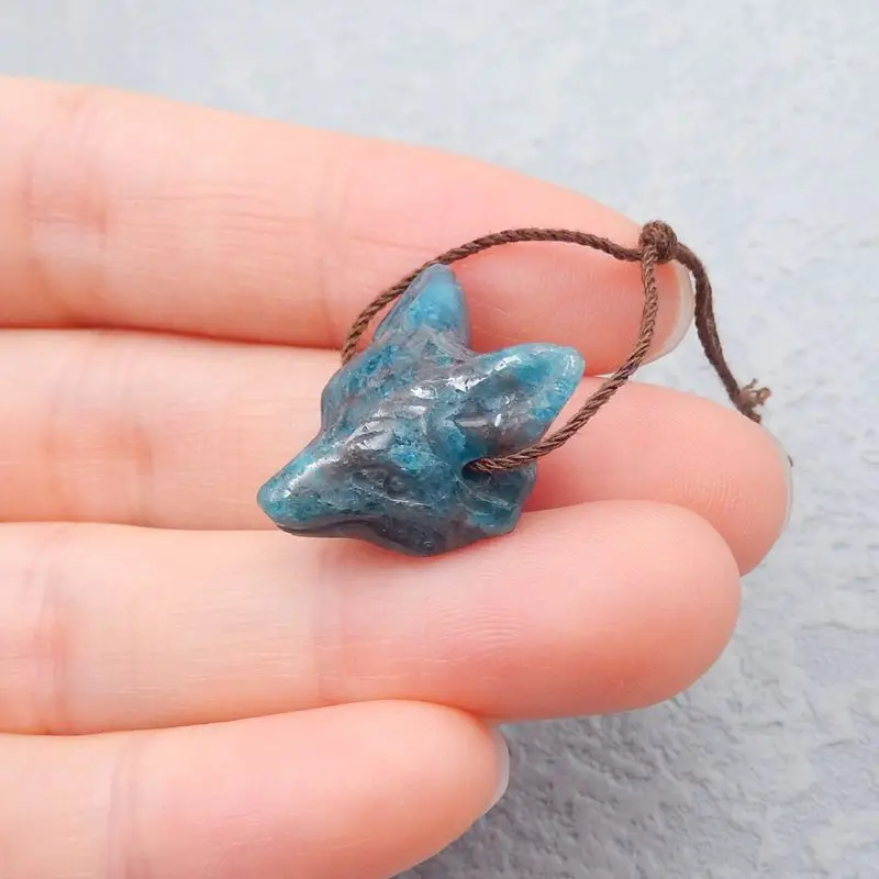 Натуральный камень Синий Апатит кристалл резная голова волка боковое сверление