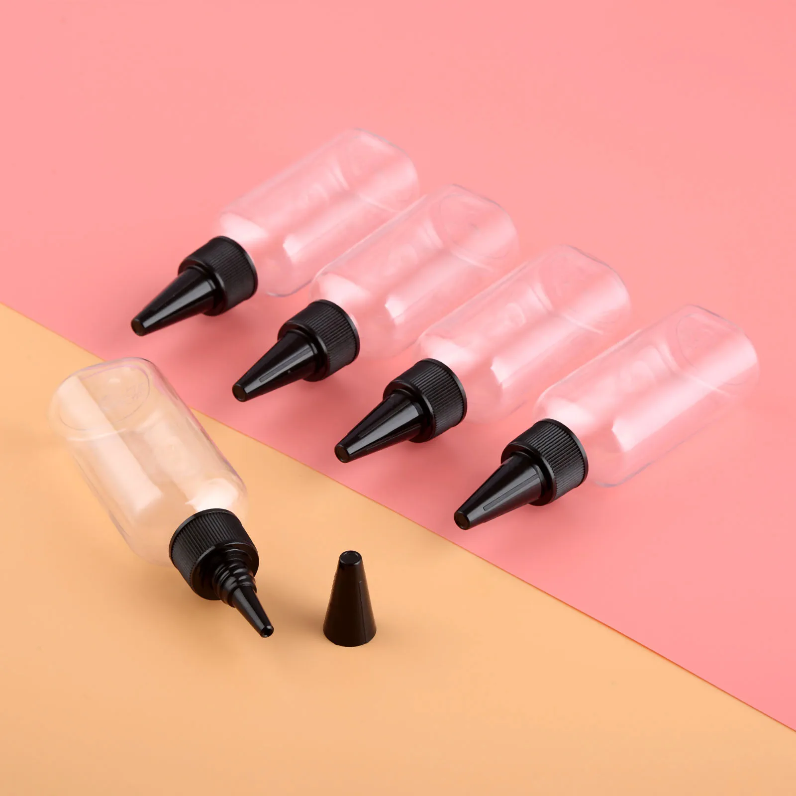 Пустые пластиковые бутылки с прозрачными/белыми/черными Закрученными верхними