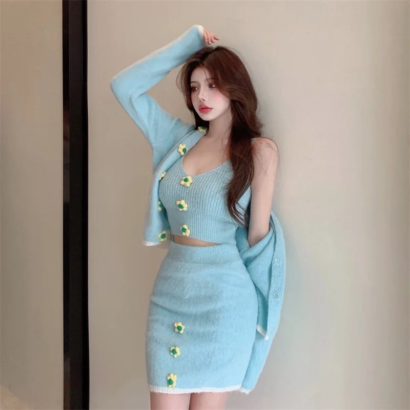 Женский трикотажный комплект из трех предметов кофта кардиган и облегающая