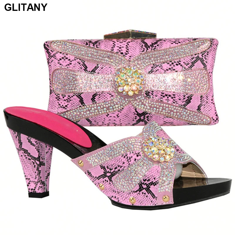 Новейшие зеленые итальянские туфли с подходящей сумкой обувь и подходящая сумка