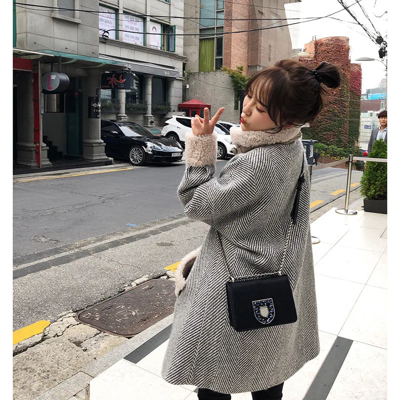 

Women Coat Winter Long Sleeve Warm Black Woolen Blends Female Elegant Double Breasted Lamb Fur Woolen Coat Oversize Plus Size