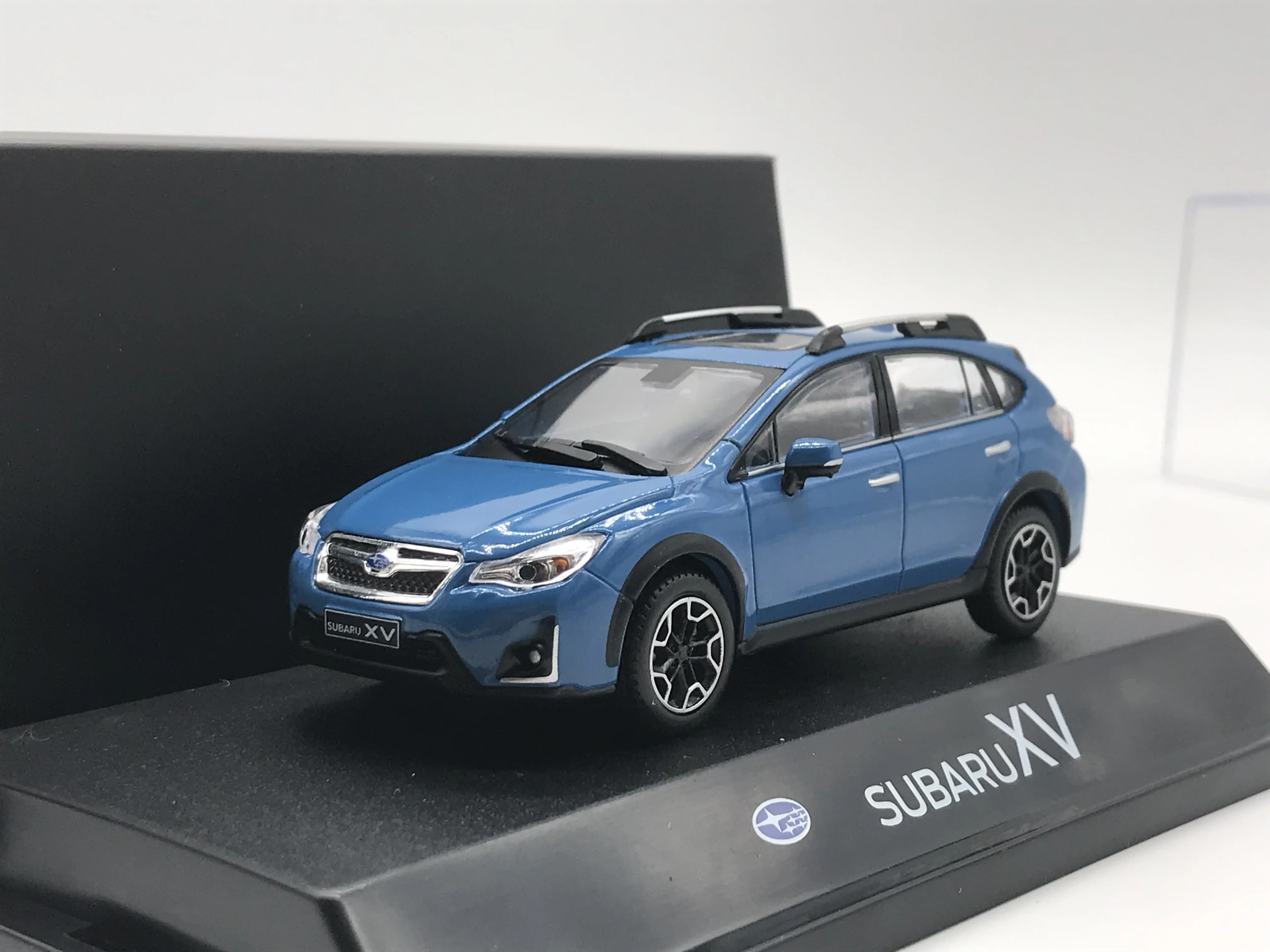 Литая модель автомобиля в масштабе 1/43 Subaru XV классический внедорожник из сплава