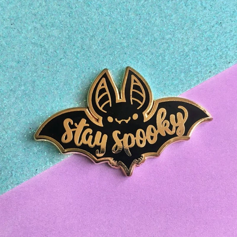

Gothic Stay Spooky Bat Enamel Brooch Pins Badge Lapel Pin Brooches Collar Jeans Jacket Fashion Jewelry Accessories
