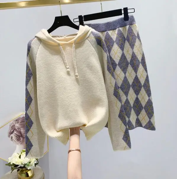 Осенне-зимний женский пуловер с капюшоном свитер + трикотажная юбка со стразами