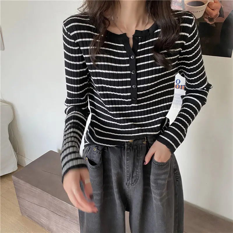 

Женский трикотажный свитер в полоску, с длинным рукавом