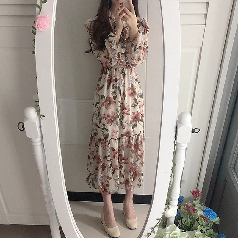 Винтажное длинное платье с оборками и расклешенными рукавами облегающее