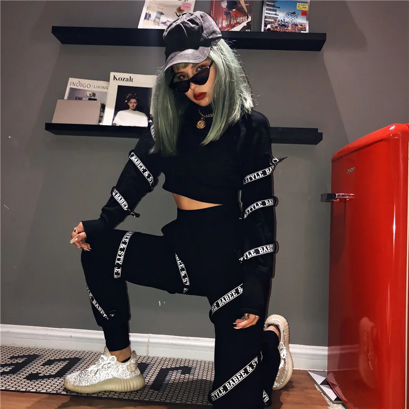Fitshinling Athleisure повседневный комплект из 2 предметов с поясом и буквенным принтом