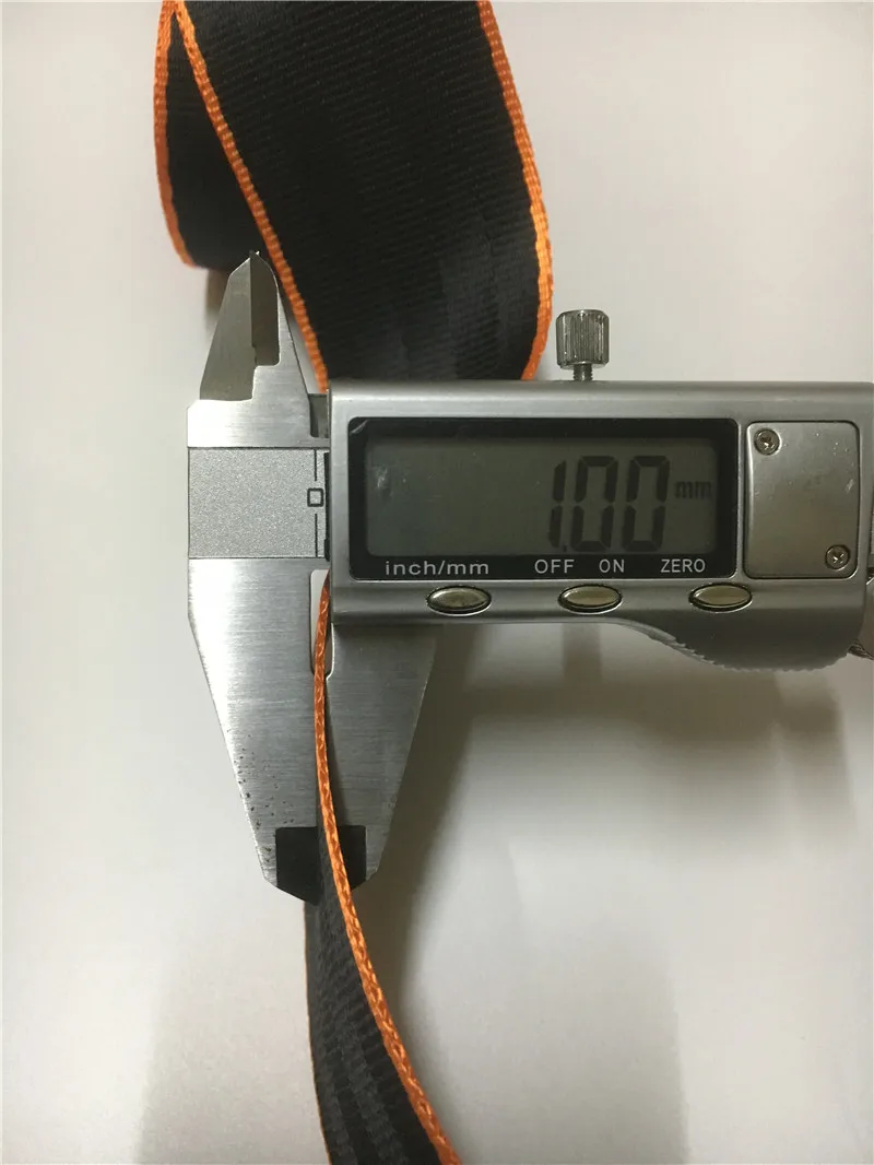 Ремень автомобильный черного и оранжевого цвета 3-36 м в рулоне 3 C | Дом сад