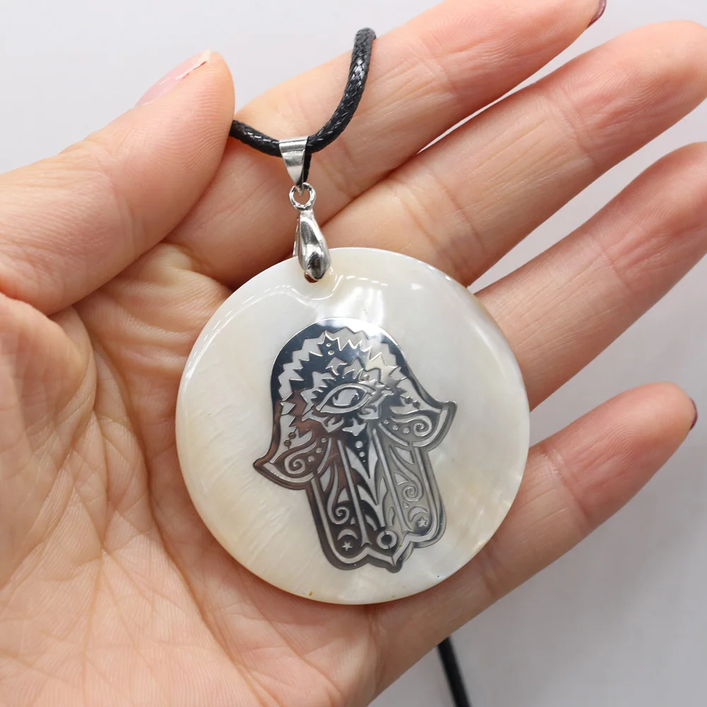 

Natural Shell Pendant Necklace Round Hand of Fatima Pattern Shell Necklace Amulet Jewelry for Women Gift