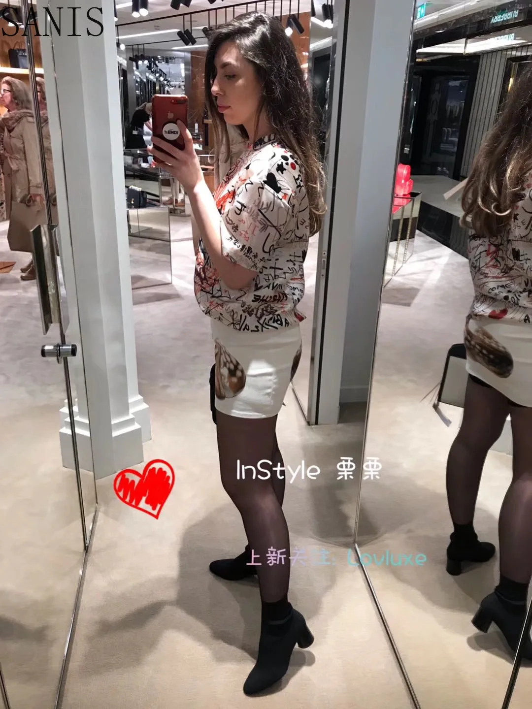 

Chinese alphabet color graffiti lady's short sleeve T-shirt