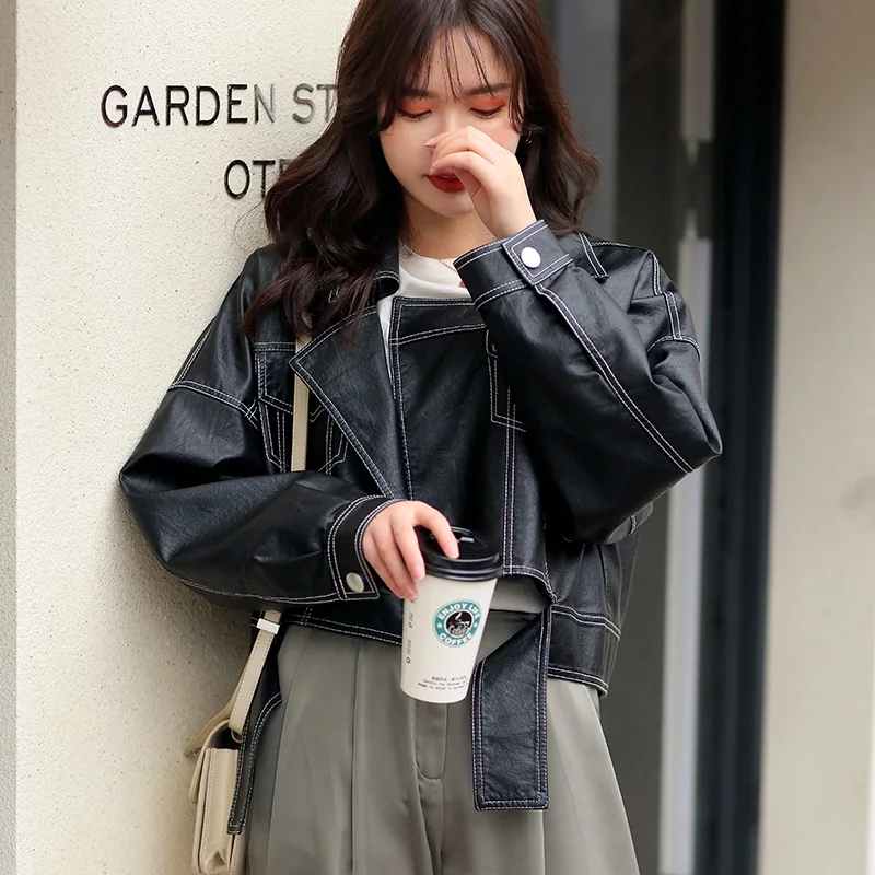 Короткая женская кожаная куртка Корейская большого размера осенняя из