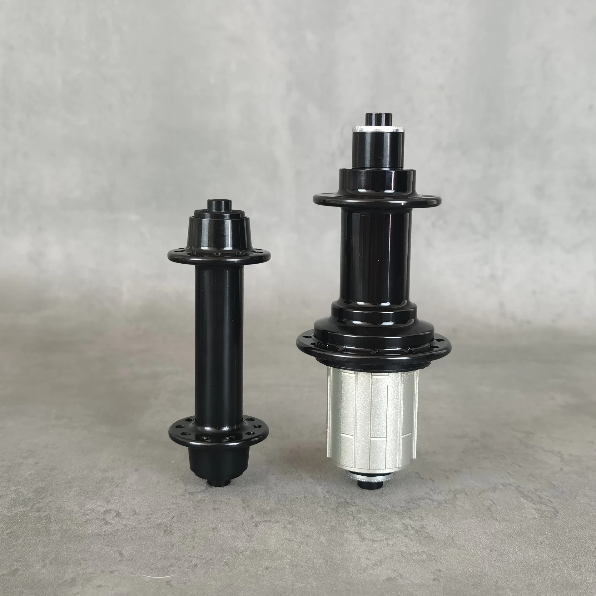 Суперлегкая ступица для дорожного велосипеда Powerway R13 передняя 76 г задняя 208 18/21 20/24