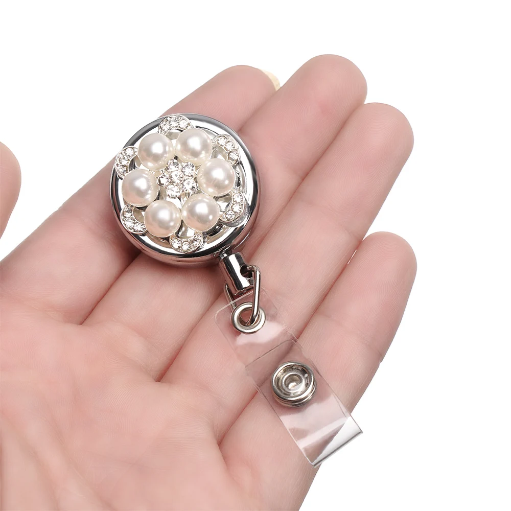 Выдвижной значок с жемчужинами шаблона металлический зажим для защиты от потери