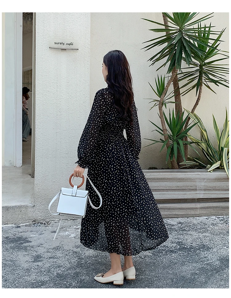 Женское шифоновое платье-трапеция с V-образным вырезом и эластичным поясом |