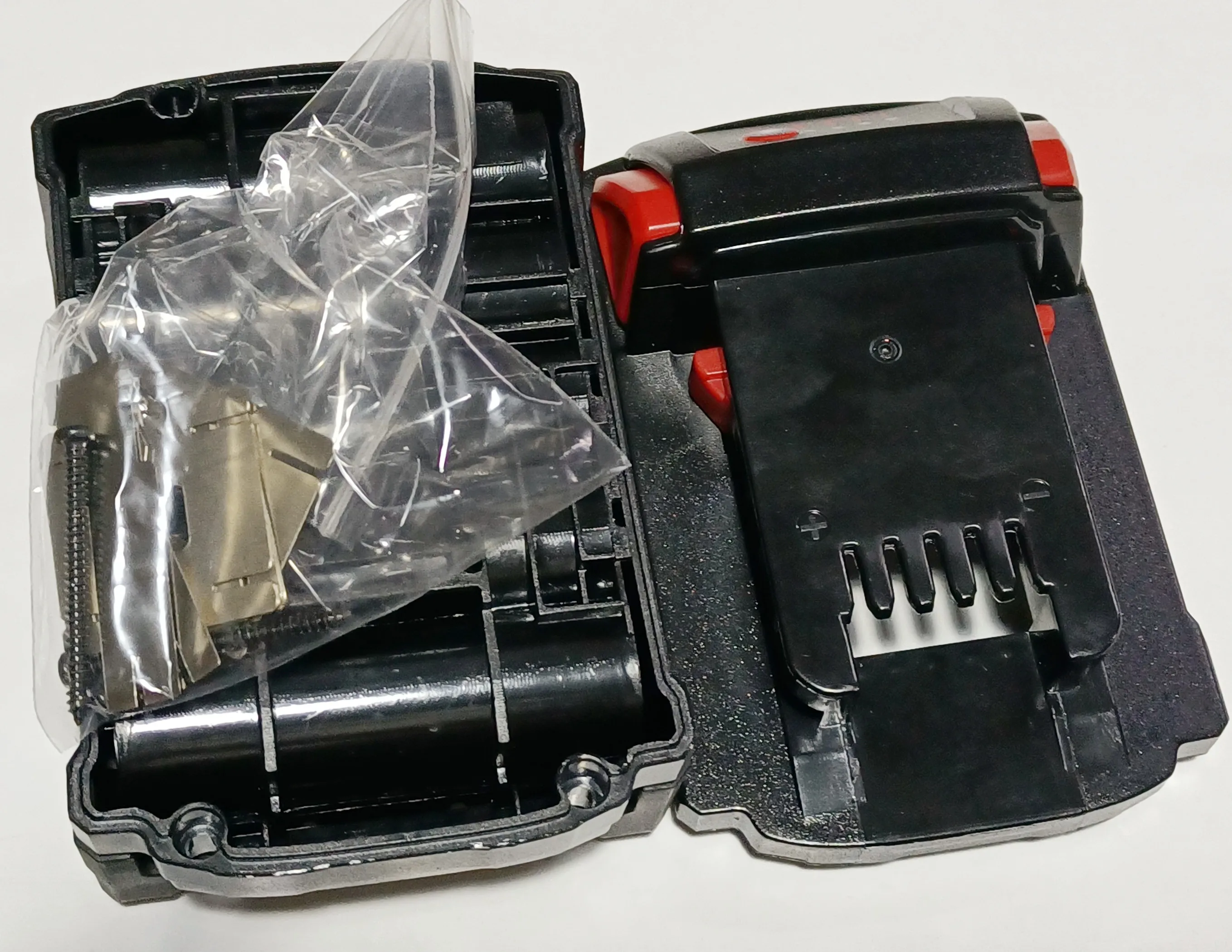 Чехол для литий ионного аккумулятора LPD 18 в пластикового корпуса MILWAUKEE (батарейки