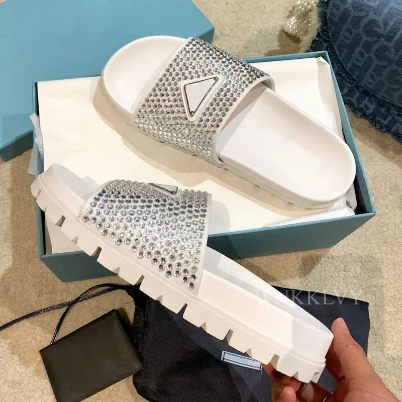 

Summer diamond Flat heel slippers women Bling bling crystal slides leisure vacation sandals seaside vacation beach shoes 2021