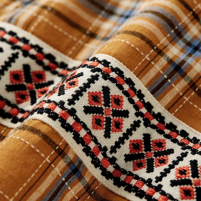 

ARTKA 2019 Winter New Women Sweatshirt Vintage Embroidery Oversize Sweatshirt Casual Velvet Thicken Hoodies Women VA10292Q