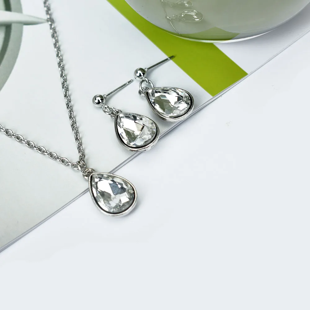 Комплект из колье и серёг с кристаллами | Украшения аксессуары