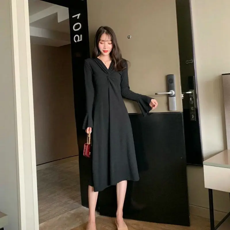 

Dresses Women New Retro Pleated V Neck Flounced Sleeves Dress Spring and Autumn Slim Fit Long Sleeve Dress