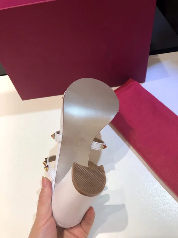 

Correct logo 2021 new fashion women's sandals with high quality and complete packaging