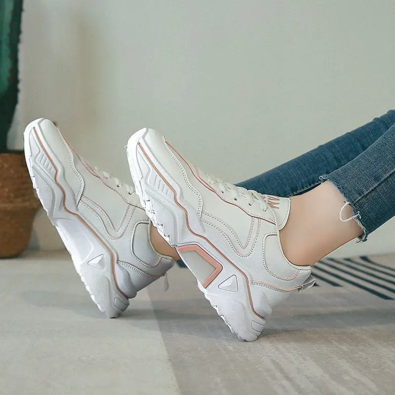 Женская обувь на не сужающемся книзу массивном кроссовки 2020 под платье весну и