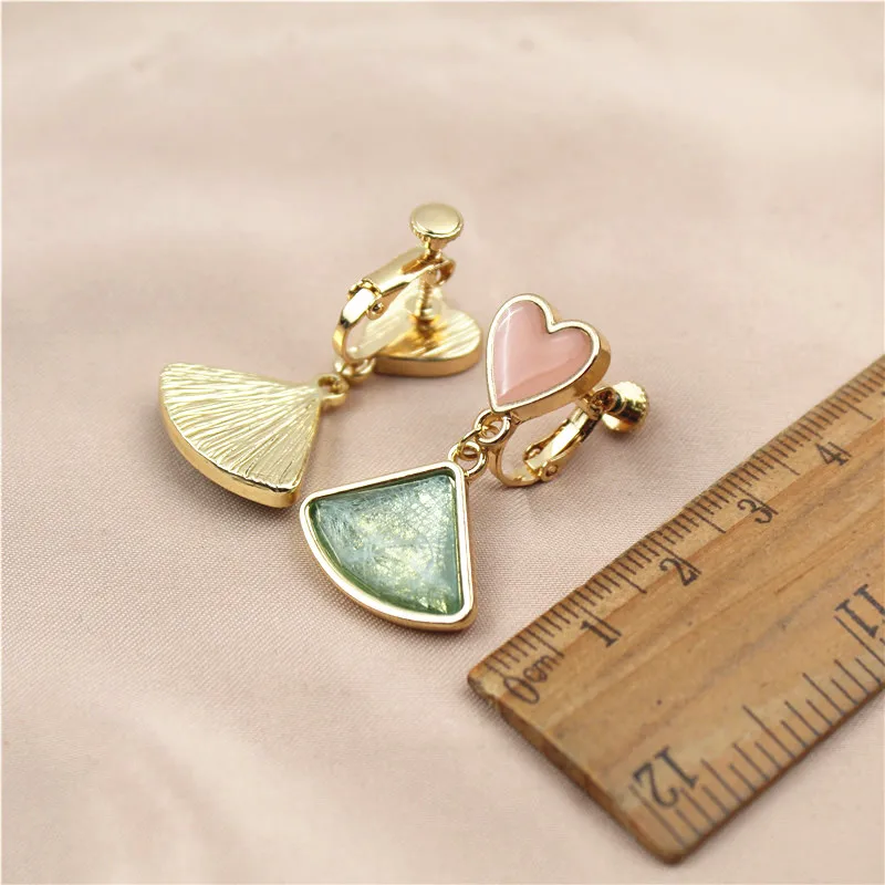 

S925 new earring heart - shaped texture fan - shaped geometry personality simple temperament