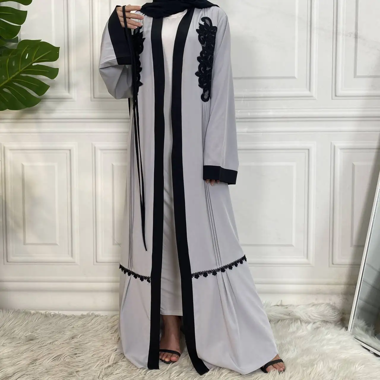 

2021 Simple Elegant Turkey Black Embroidered Abaya Kaftan Muslim Dresses Women Long Kimono Dress Robe Dubai Middle East Fashion