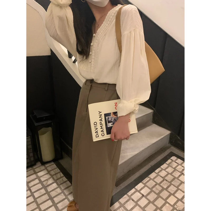 

2021 New Autumn Retro V-neck Lace Long Sleeve Shirt