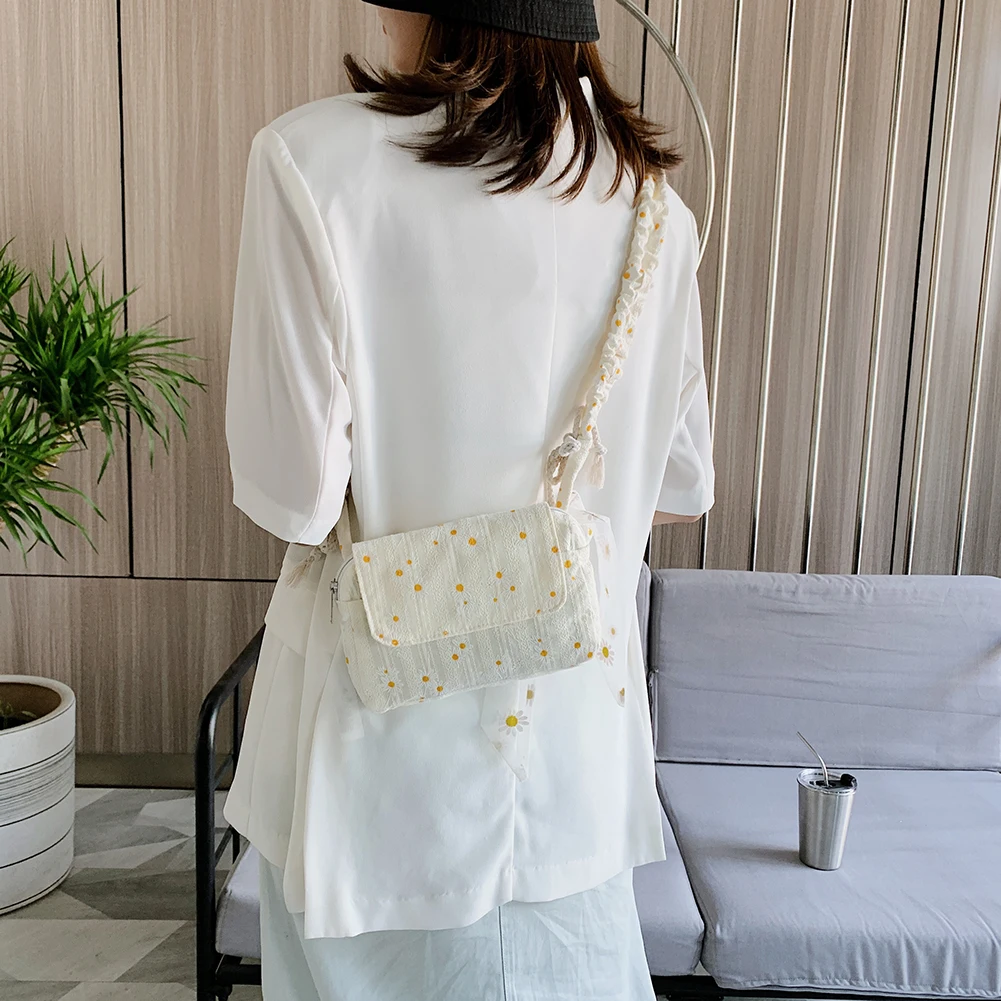 

Женская Холщовая Сумка через плечо с маргариткой, классический креативный нежный шикарный маленький мессенджер с ремнем и вышивкой